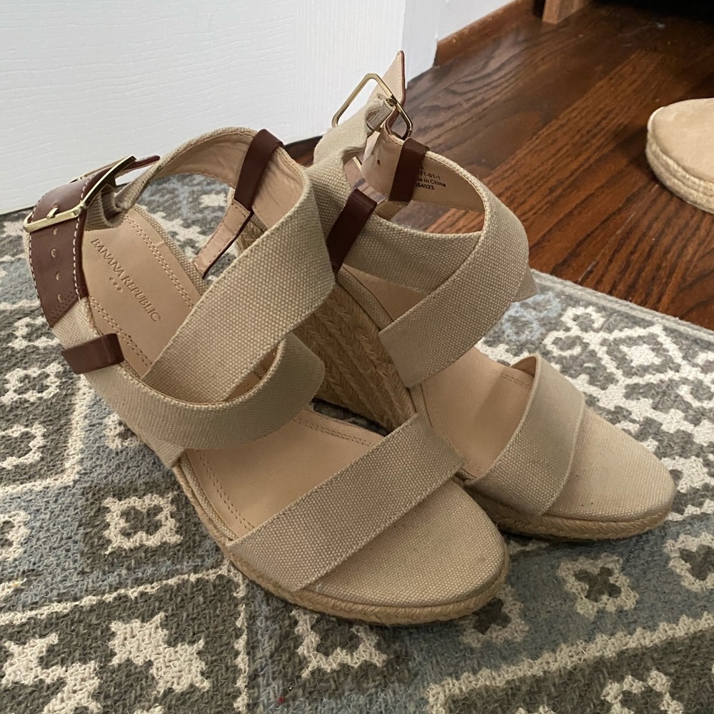 Banana Republic Tan Cloth Wedges